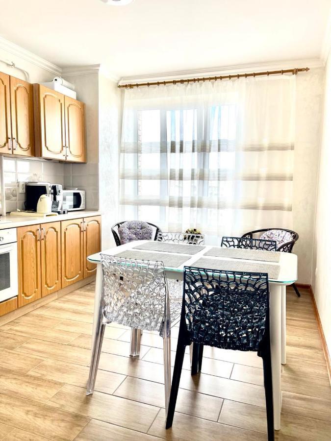 Atlant Luxury Family Apart Поряд З Тц Депот, Безконтактне Заселення Черновцы Экстерьер фото